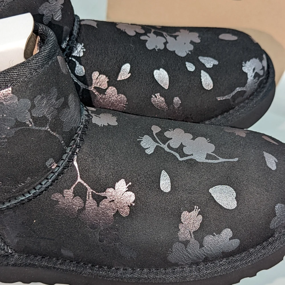 Ugg Australia Women's Classic Mini Floral Foil Boot Size 6.0 7.0 - Picture 3 of 8